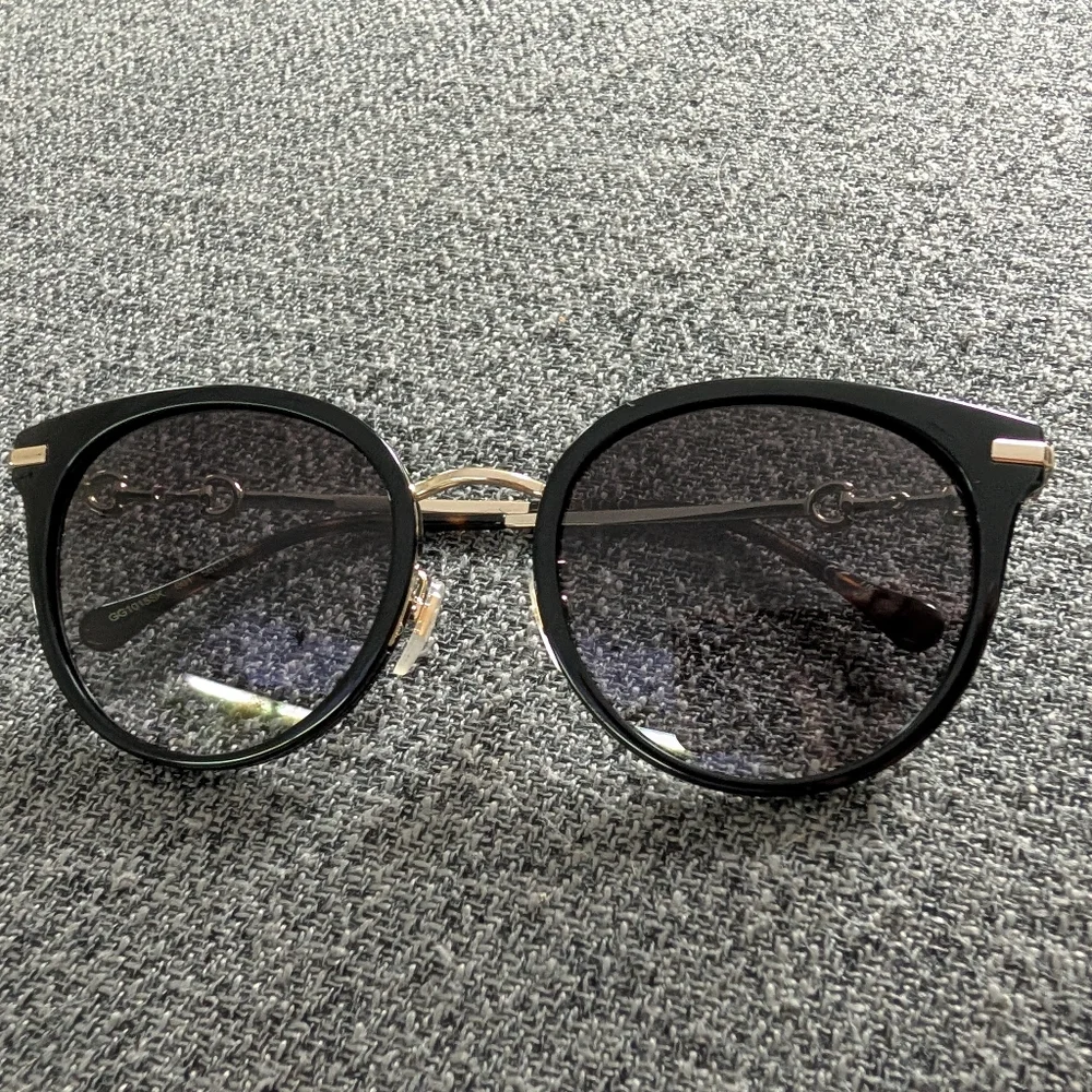 Gucci Women's Sunglasses in Black and Gold